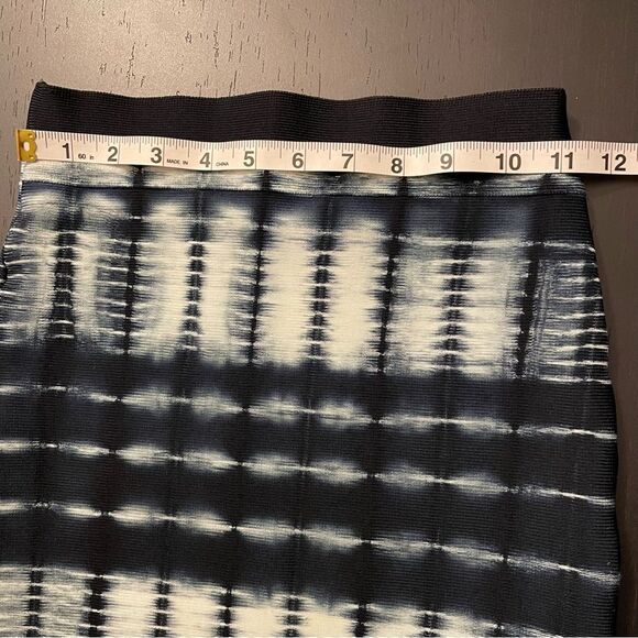 BCBGMaxAzria Blue Black Tye Dye Bodycon Bandage Skirt Women’s Size S (Tagged L) - Picture 4 of 5